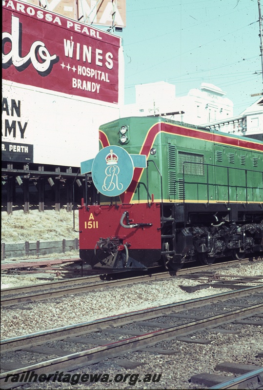 T04554
A class 1511 diesel locomotive fitted with a Royal headboard at Perth Station.
