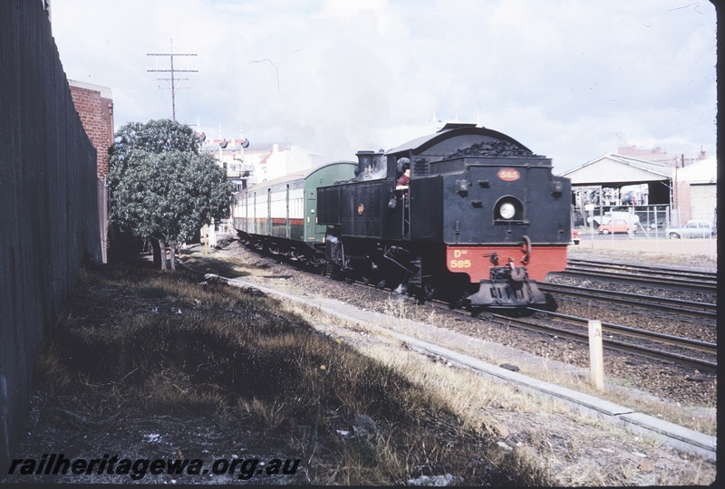 T04599
DM class 585 steam locomotive with a suburban service departing Perth Station to Armadale.
