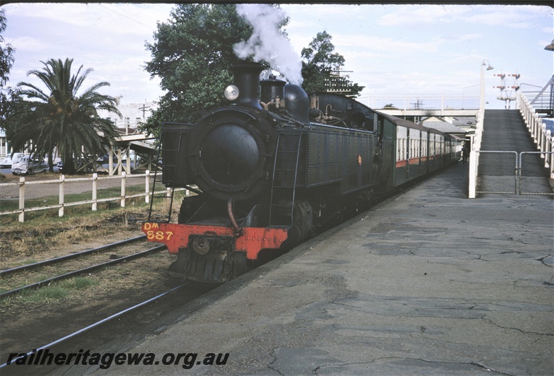 T04629
DM class 587 steam locomotive with a suburban passenger service.
