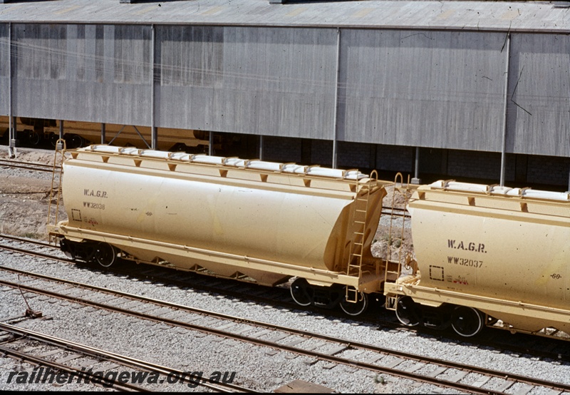 T04659
WW class 32037 and 32038 standard gauge wheat hoppers pictured at Avon Yard.
