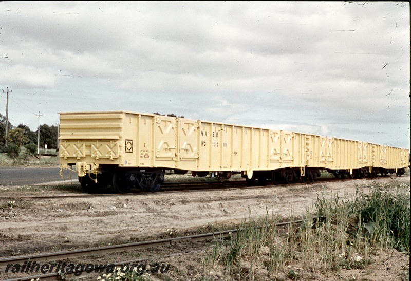 T04677
WG class standard gauge open (box) wagons at Midland Workshops. See T4649, T4650 and T4670.
