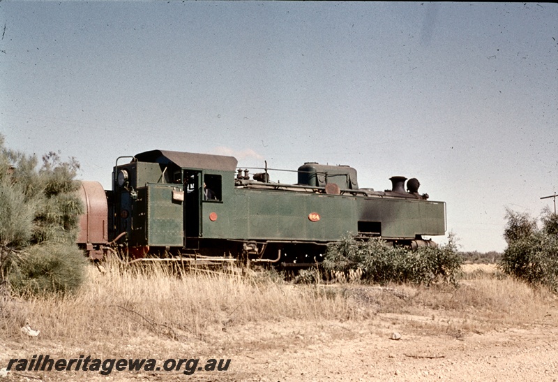 T04709
UT class 664 steam locomotive, with 2 JA class water tanks pictured at Watheroo while carrying out ballasting duties. See T4707 and T4709.
