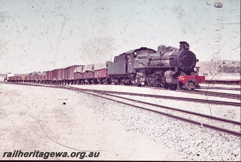 T04720
PM class 709 steam locomotive hauling a goods train to Midland on departure from Avon Yard.
