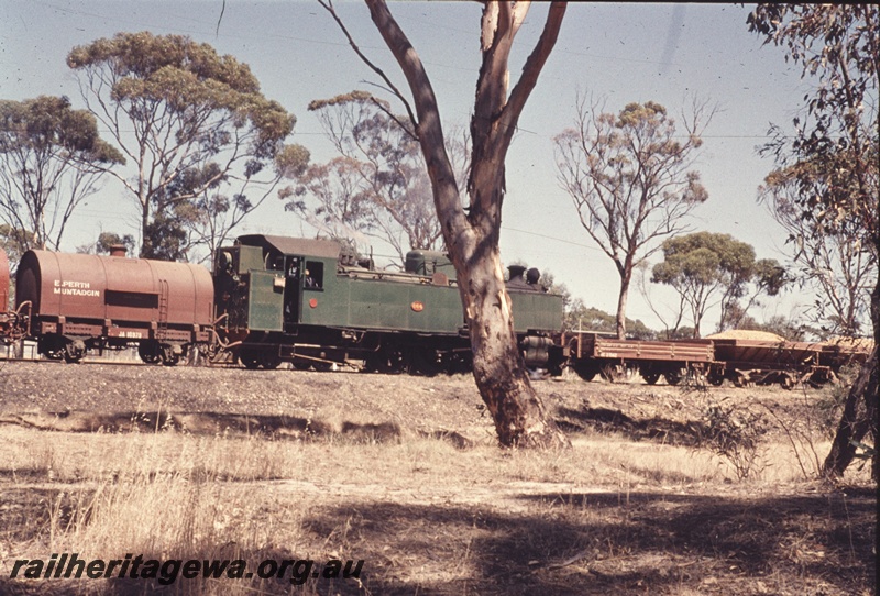 T04734
UT class 664 steam locomotive working a ballast train between Watheroo and Moora.
