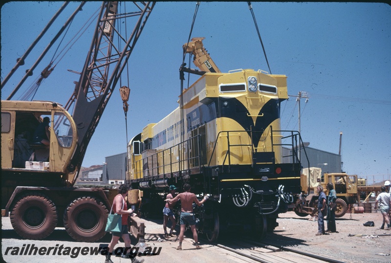 T04747
Cliffs Robe River (CRRIA) new M636 class 9421 being lifted onto bogies at Cape Lambert wharf.
