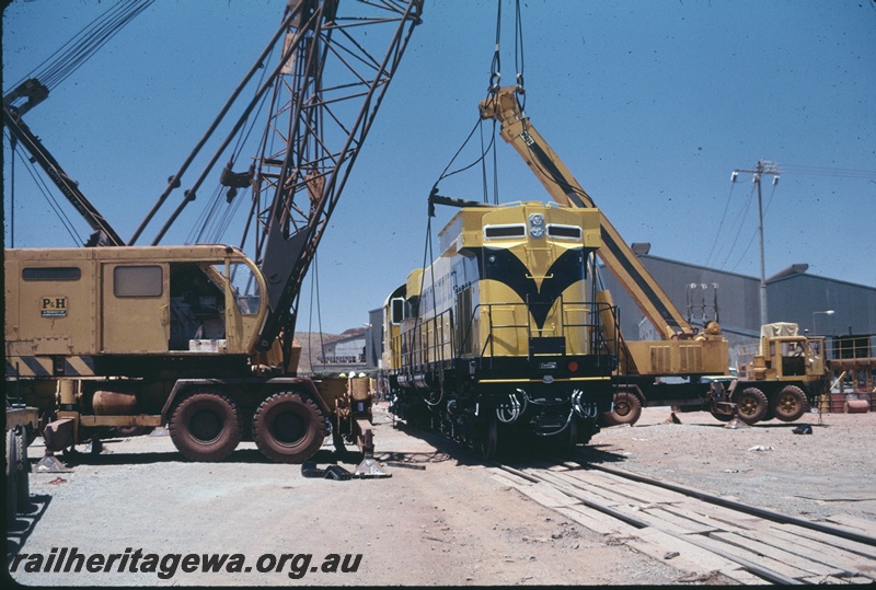 T04748
Cliffs Robe River (CRRIA) new M636 class 9421 being lifted onto bogies at Cape Lambert wharf.
