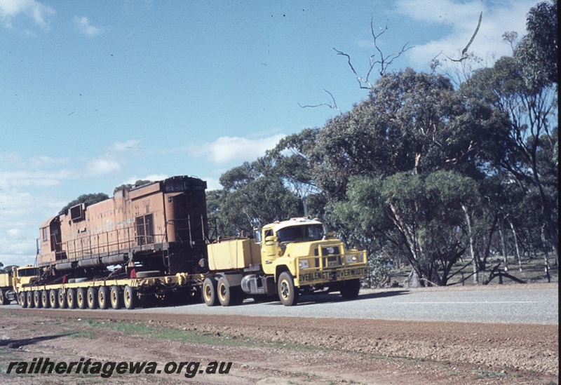 T04761
Mount Newman C636 class 5458 near New Norcia being road transported to Tomlinson Steel, Welshpool for overhaul.
