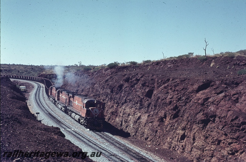 T04763
Mount Newman M636 class 5476 hauling empty ore train to Newman.
