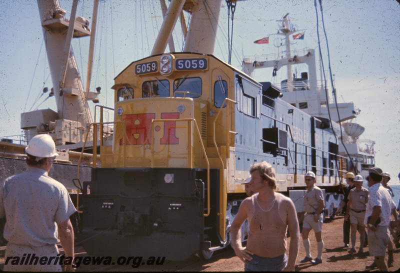 T04778
Hamersley Iron (HI) GE36-7 class 5059 (Goninan-GE) being lifted onto wharf from vessel MV Iron Baron at Dampier.
