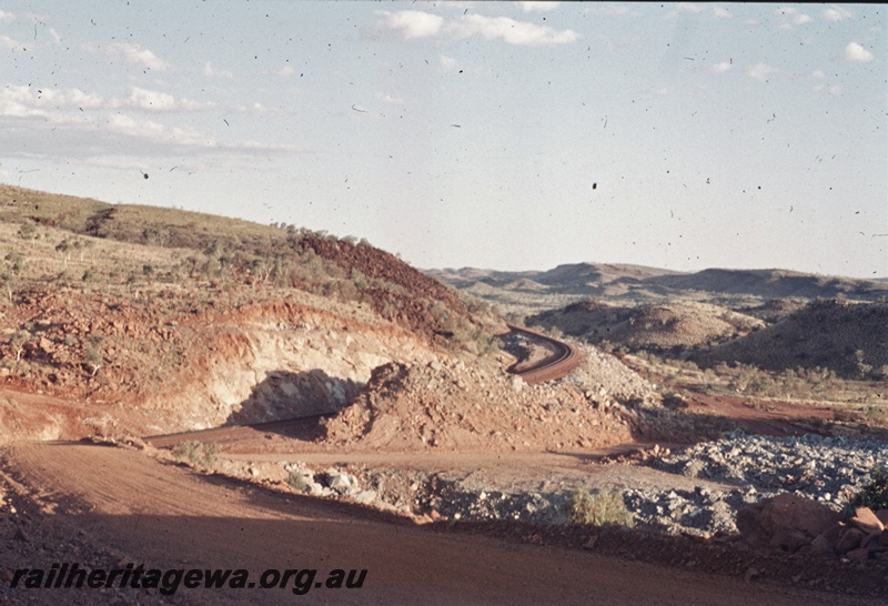 T04790
Hamersley Iron (HI) view of track near Bells Cutting.
