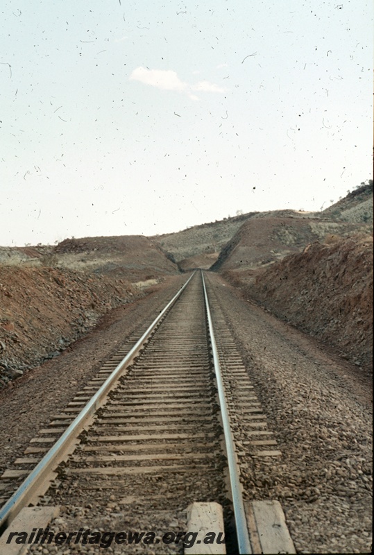 T04804
Hamersley iron (HI) view of track
