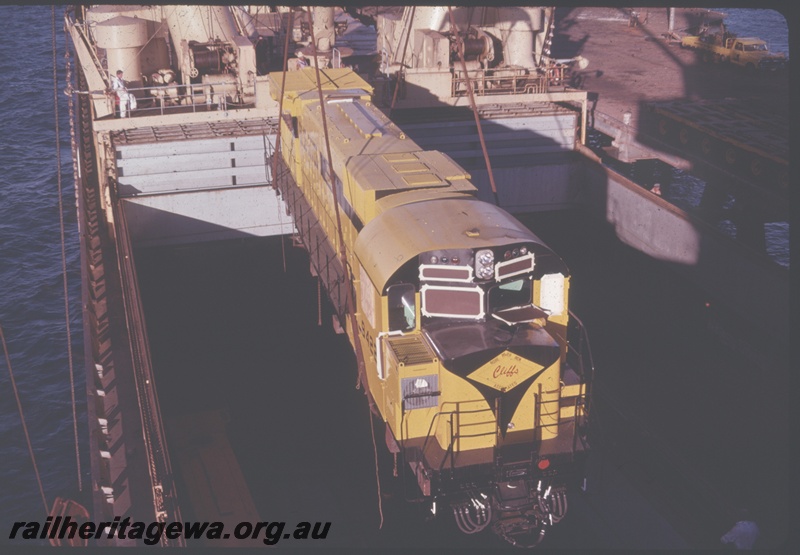 T04845
Cliffs Robe River(CRRIA) M636 class 9422 in hold of vessel waiting to be unloaded at Cape Lambert
