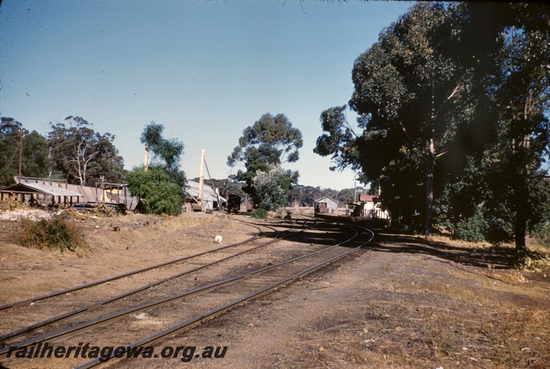 T04894
Platform, station building, crossover, goods shed, platform crane, wagon, points, point lever, Broome Hill (Broomehill), GSR line, view looking south.

