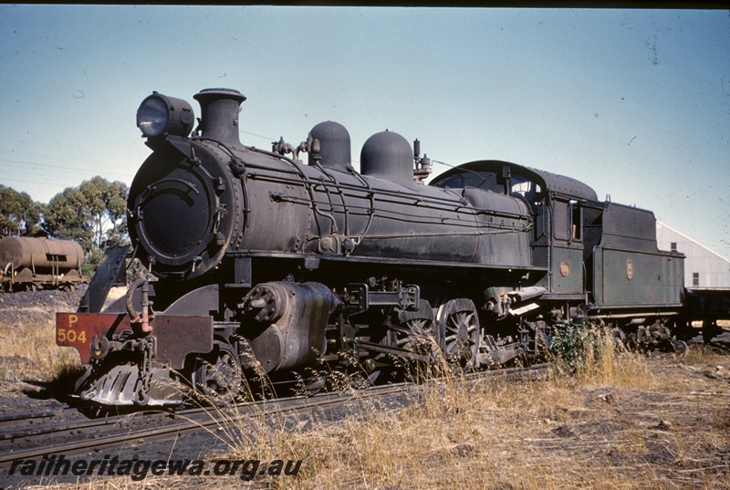 T04897
P class 504, tanker wagon, shed, Katanning, front and side view
