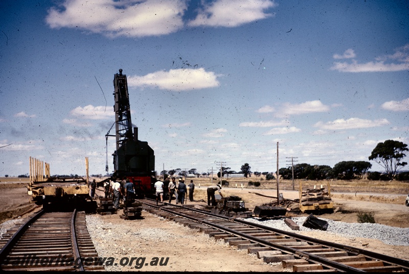 T04899
Track maintenance, Cowans Sheldon 60 ton crane, workers, flat bed wagon, near Doodlakine, EGR line
