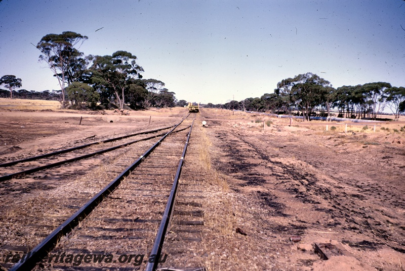 T04912
Recovering rails from old EGR, flat wagon, points, siding, EGR line
