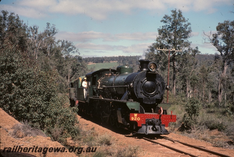 T04913
W class 920, diesel loco following, rural setting, side and front view
