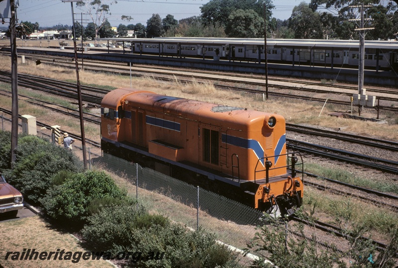 T04922
G class 51, outside signalling centre, opposite Midland station, side and end view
