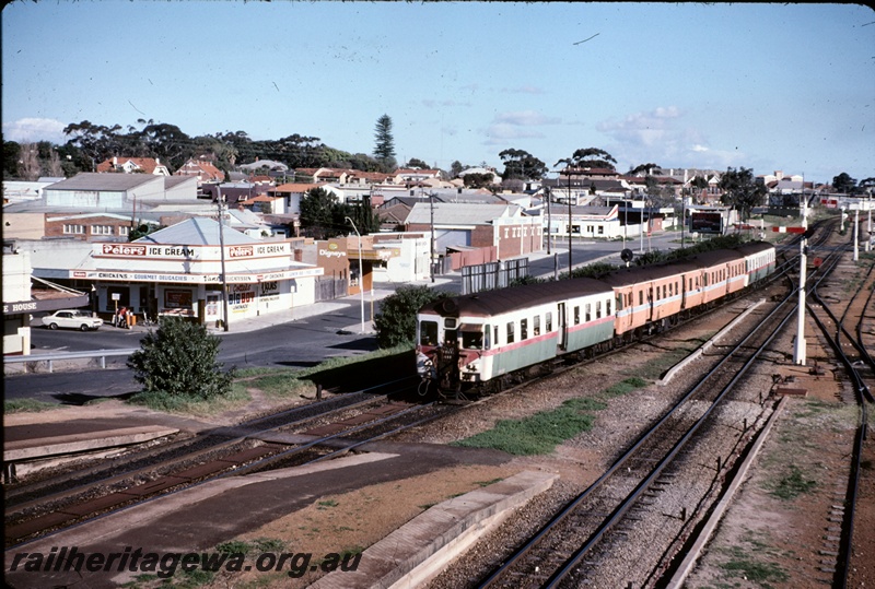 T04924
Four car DMU set, end of platforms, signal, pedestrian track crossing, two double slips, road, shops, Cottesloe, ER line, Saturday before closure of Fremantle line
