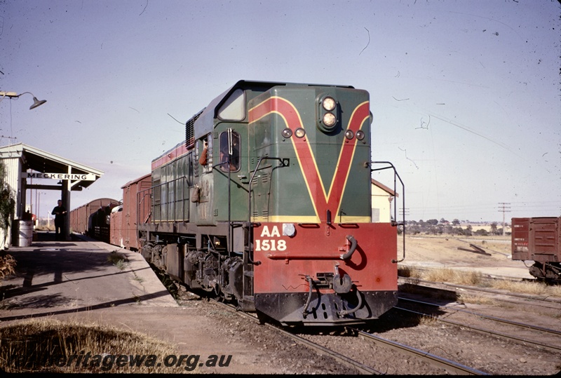 T04941
AA class 1518 on goods train, platform, station building, name board, man on station, Meckering, EGR line, view along the train down the platform.
