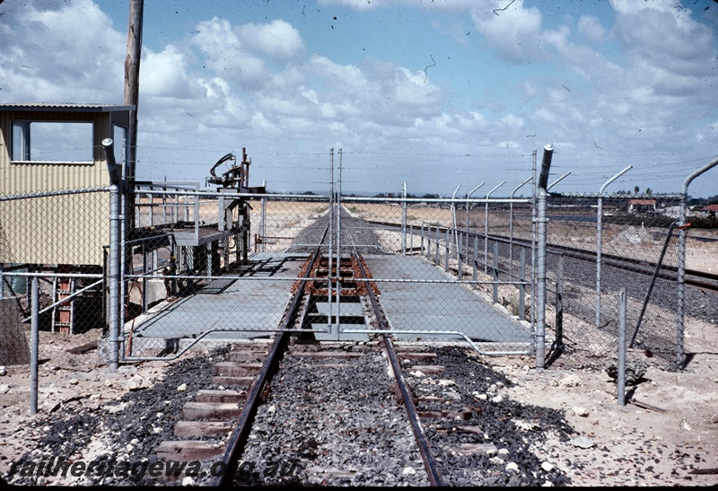 T04975
Wood chip unloading facility, surrounded with cyclone and barbed wire fence, Bunbury, SWR line
