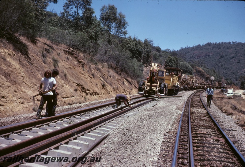 T05034
Track laying, rail train, machinery, light signal, workers, Avon Valley line, track level view
