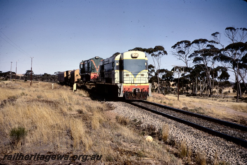 T05040
K class 210, on AKRU train including flat wagon with RA class 1912 on board, near Booraan, EGR line
