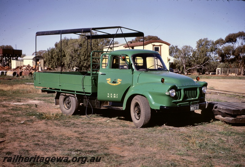 T05068
Green Bedford truck, with WAGR crest on door, licence number WAG 3239, the relief 