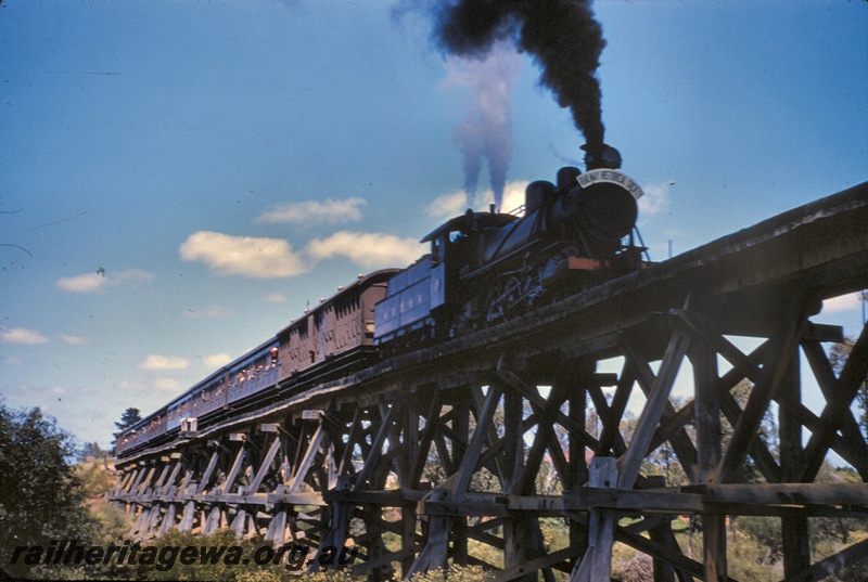 T05071
MRWA C class loco, with 