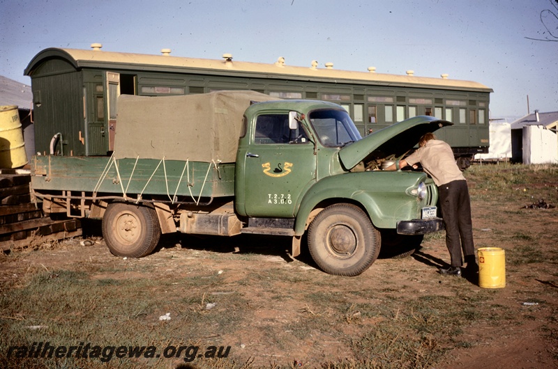 T05126
Bedford truck licence no WAG6558 