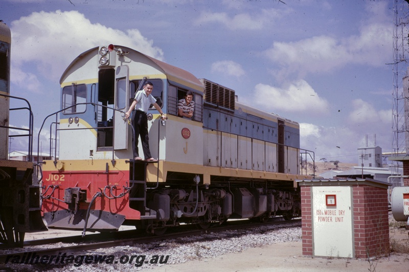 T05156
J class 102, with Ken 