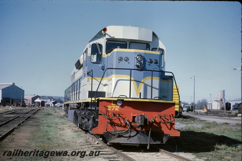 T05164
L class 272, sheds, Midland, ER line, side and front view
