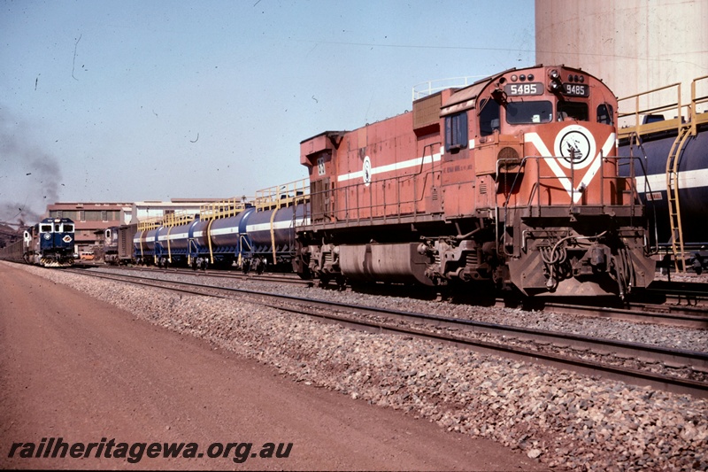 T05178
Mount Newman Mining (MNM) M636 class 5485 at Newman.
