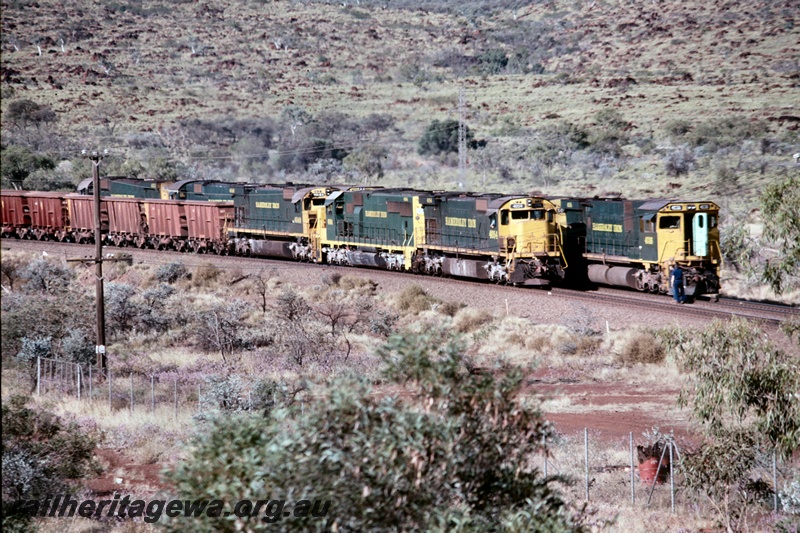 T05198
Hamersley Iron (HI) M636 class 4054, SD50R class 6064, M636 class 4049 at Tom Price crossing M636R class 4036.
