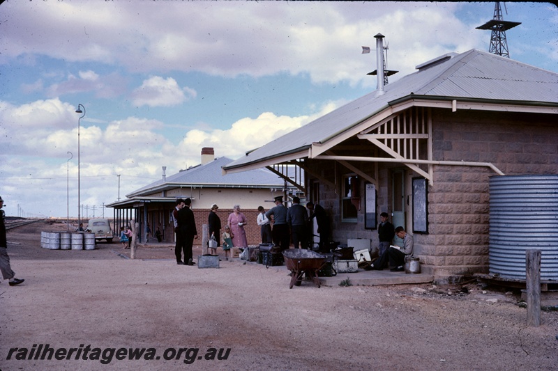 T05241
Station buildings, water tank, railway staff, passengers, Rawlinna, TAR line
