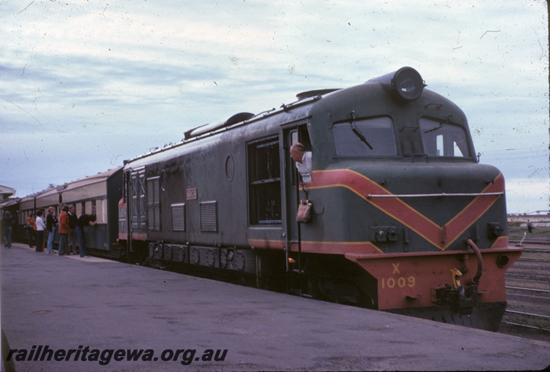 T05252
X class 1009 