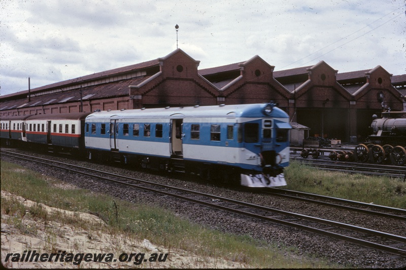 T05259
ADX class 670 railcar, Nanking blue and light grey livery, stainless steel cowcatcher,  ADA class trailer and AYE class trailer both in red white and green livery, loco sheds, UP suburban service, East Perth, ER line, side and front view
