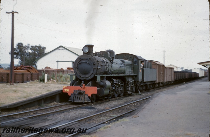 T05267
PMR class 731, on goods train, timber, shed, platforms, station building (part), Pinjarra, SWR line, front and side view

