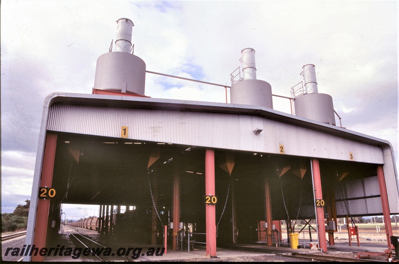 T05277
Servicing facility at the Picton Rail complex, view into the building the from the entering tracks
