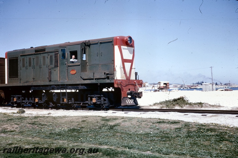 T05326
Y class 1113, Leighton sidings, Fremantle port in background, ocean, ER line, side and front view
