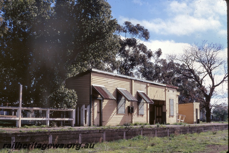 T05335
Station buildings, with shutters and awnings, platform, for auction, Grass Valley, EGR line, view from ground level
