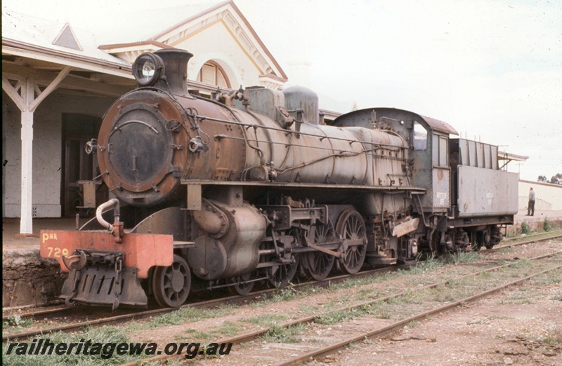 T05336
PMR class 729, as a static exhibit, station building, platform, canopy ,at Railway Museum, Coolgardie, EGR line, front and side view

