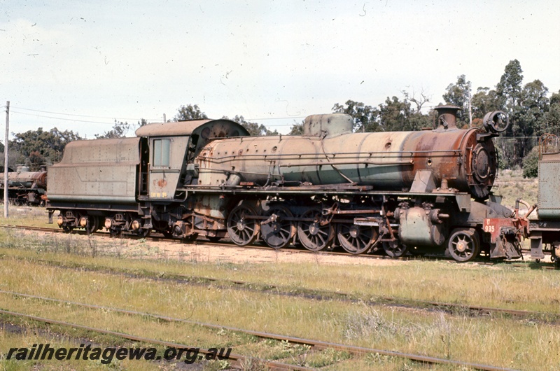 T05355
W class 935, on scrap road, Collie loco depot, BN line, side and front view
