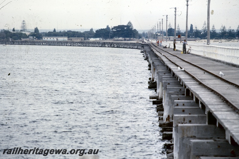 T05357
Wooden jetty, rails, fishers, Busselton, BB line, view along the jetty from the seaward end
