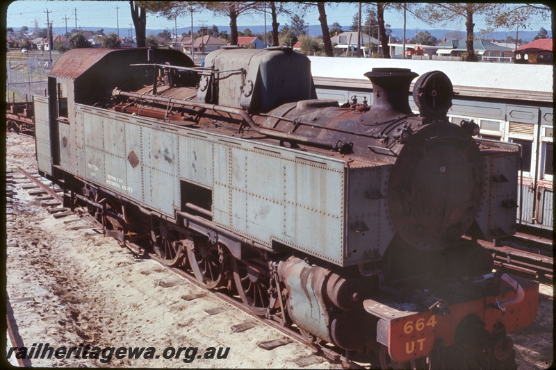 T05359
UT class 664, wagons, hills and houses in background, Railway Museum, Bassendean, ER line, side and front view 
