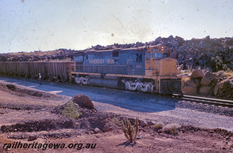 T05365
Hammersley Iron loco 2002, on iron ore train, Pilbara, side and front view
