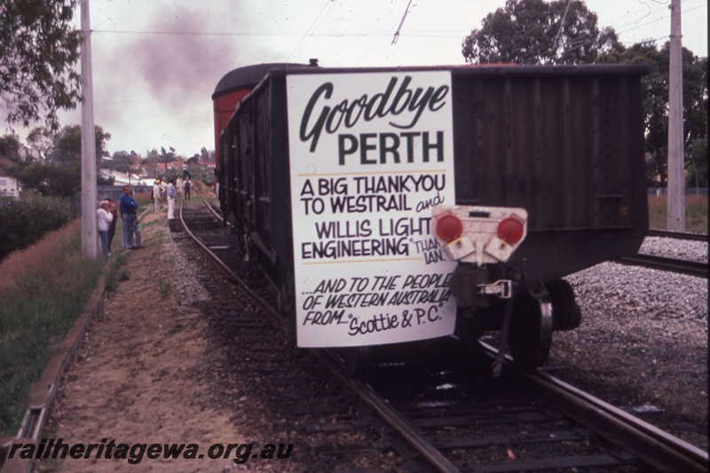 T05378
Sign on end of wagon, at the conclusion of 