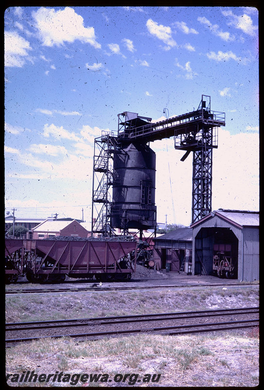 T06018
East Perth Loco Depot, coaling tower, XA Class 11176 and other XA Class coal wagons unloading
