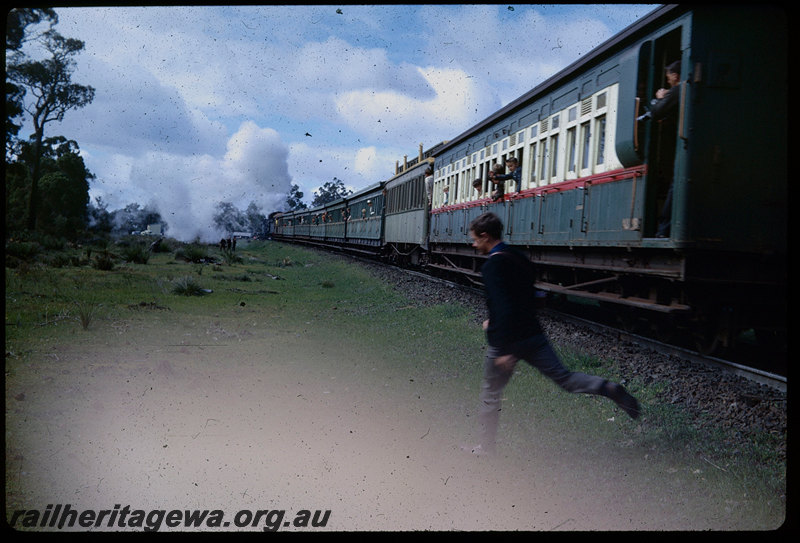 T06028
G Class 123, FS Class 461, Vintage Train bound for Collie, rear of train, AL Class 40 Gilbert car, AU Class carriage with brake compartment, Worsley, BN line
