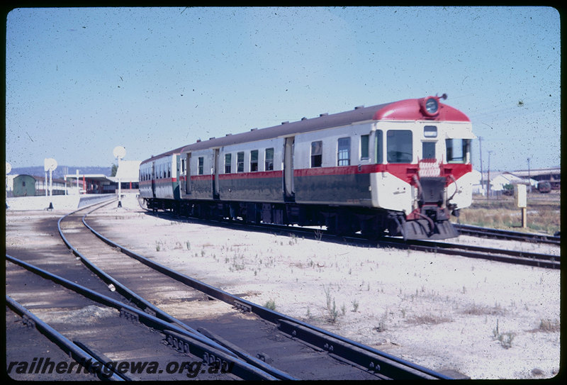 T06041
ADG Class railcar, ADA Class railcar trailer, Up suburban passenger service departing Midland Terminal, ER line
